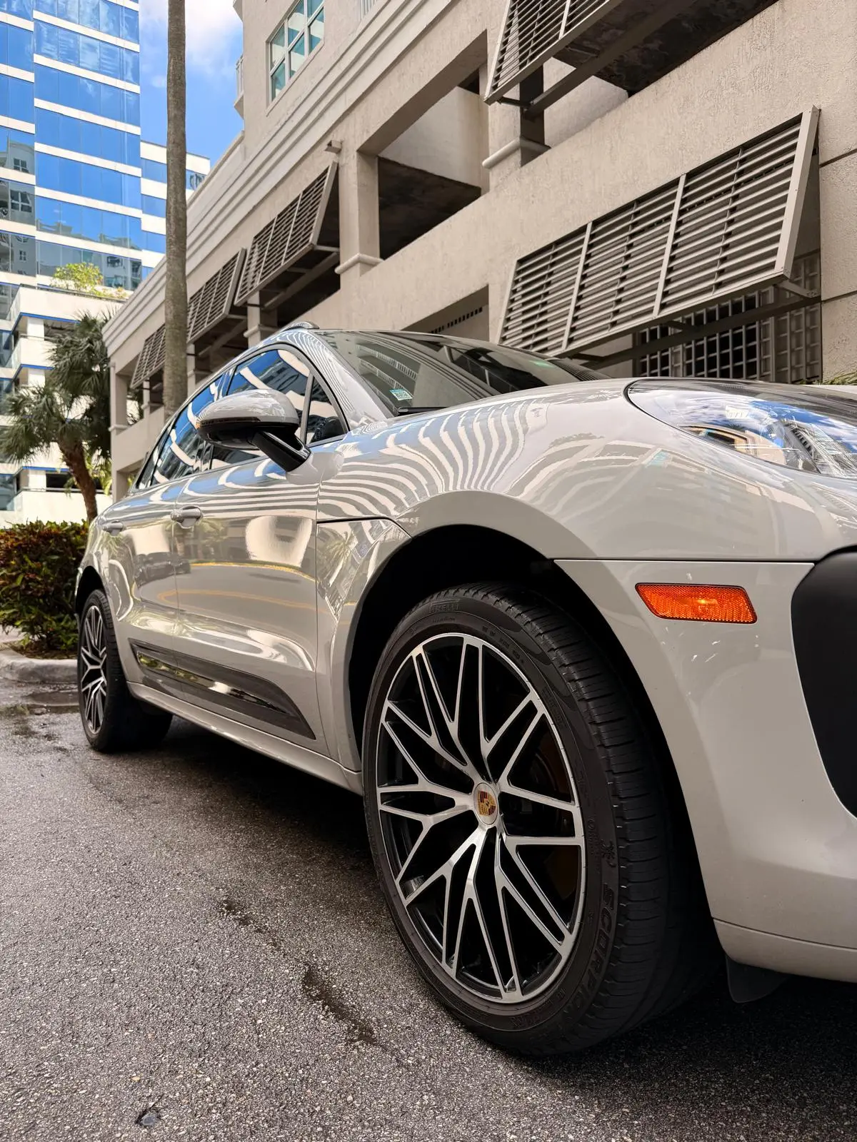 Before and after wheel cleaning on Porsche Macan in Fort Lauderdale — brake dust removed and rims restored by Route95